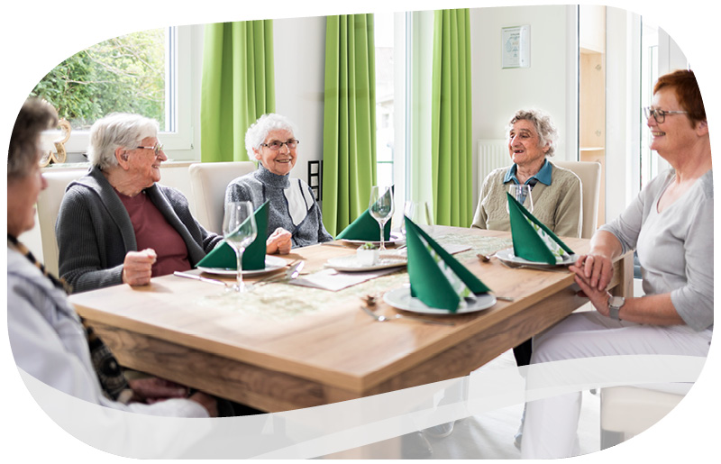 Gemeinschaftliches Essen im PÜZ Gemeinschaftsraum