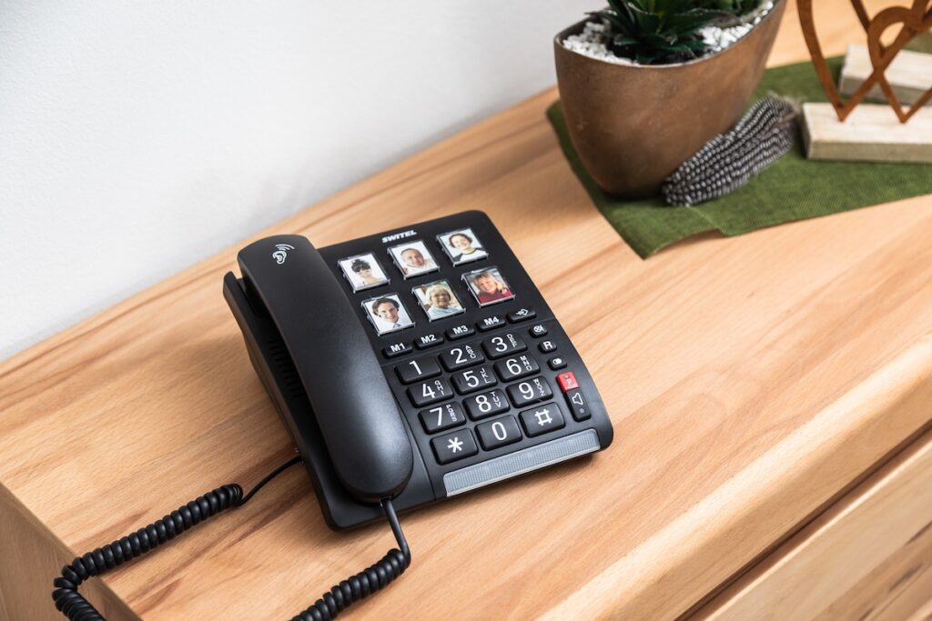 Telefon mit Bildern von bekannten Personen für schnelleren Anruf